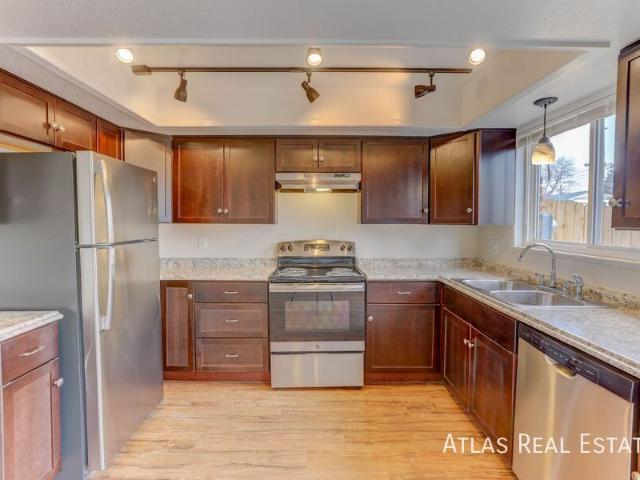 2 BR, 1.5 BA Apartment 2565 Iris Street, Lakewood, CO 80215