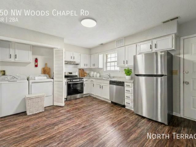 2 BR, 1.5 BA Apartment 250 NW Woods Chapel Rd, Blue Springs, MO 64015