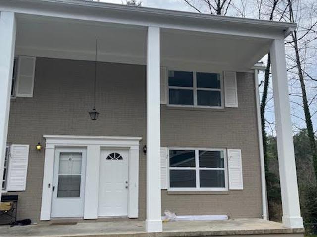 2 BR, 1.5 BA Apartment 2715 Greenville Highway, Flat Rock, NC 28731