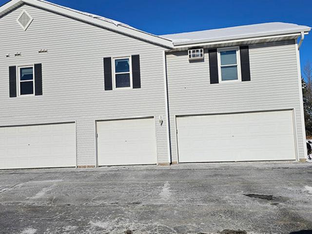 2 BR, 1.5 BA Apartment 284 Minz Park Cir, Unit 4, West Bend, WI 53095