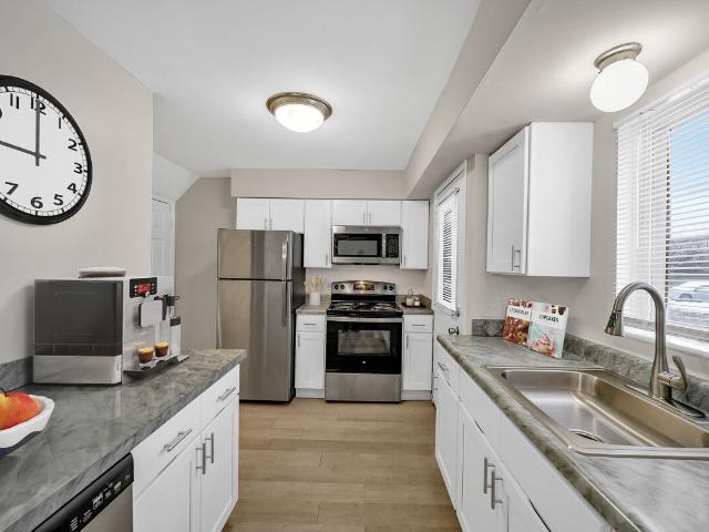2 BR, 1.5 BA Apartment 2860 Charter Boulevard Unit 4847207, Troy, MI 48083