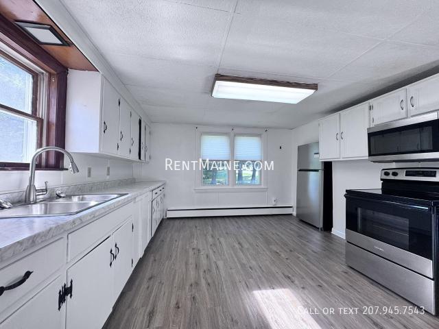 2 BR, 1.5 BA Apartment 2 Sterling St Waterville, ME 04901
