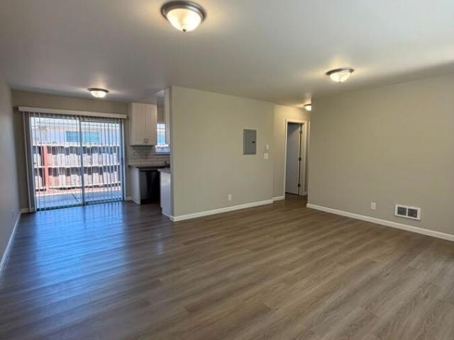 2 BR, 1.5 BA Apartment 300 Warren Avenue, San Leandro, CA 94577