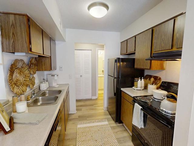 2 BR, 1.5 BA Apartment 3030 Pebble Point Drive Unit 751300, Indianapolis, IN 46214