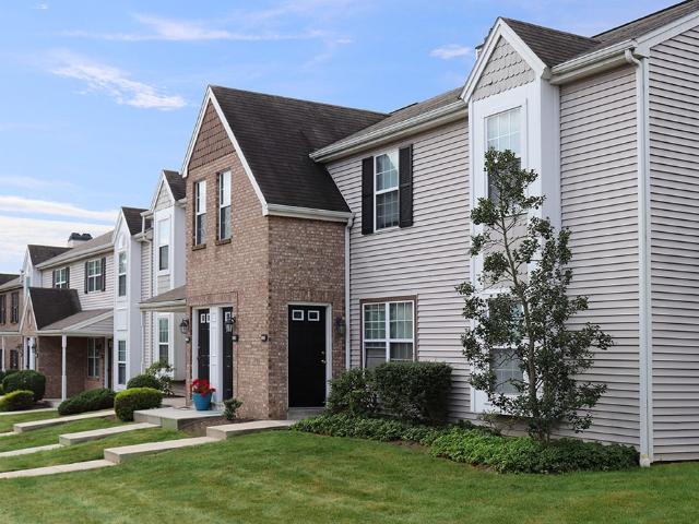 2 BR, 1.5 BA Apartment 303 Hamilton Circle Unit 1202, Harrisburg, PA 17111