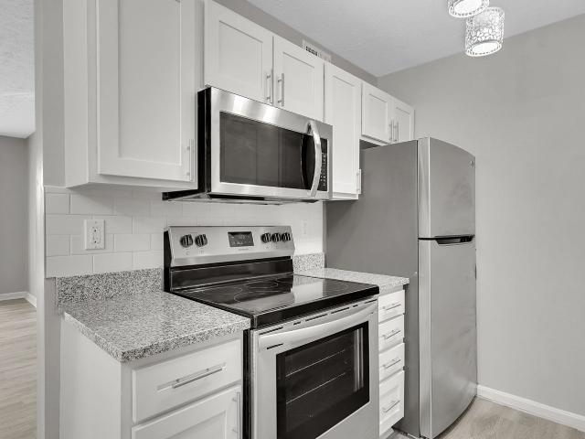 2 BR, 1.5 BA Apartment 3130 St Anthony Gardens Dr Unit 2 beds, 1.5 baths, $1049, Louisville, KY 40214