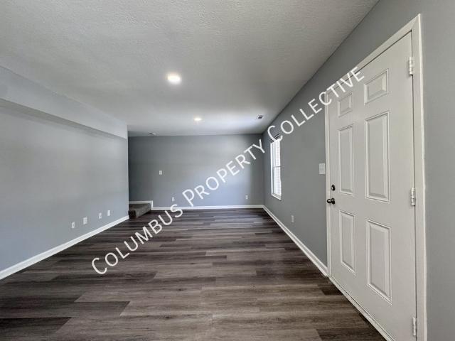 2 BR, 1.5 BA Apartment 3265 E Mound St, Columbus, OH 43227