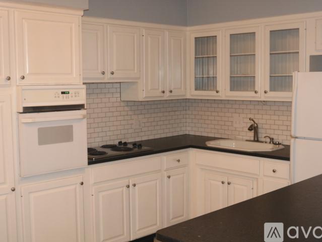 2 BR, 1.5 BA Apartment 323 North Eton Street, Birmingham, MI 48009