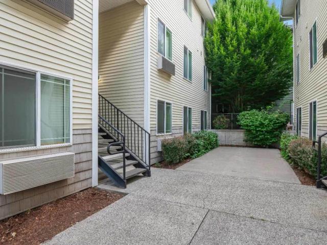 2 BR, 1.5 BA Apartment 340 Southeast 148th Avenue Unit 4F, Portland, OR 97233