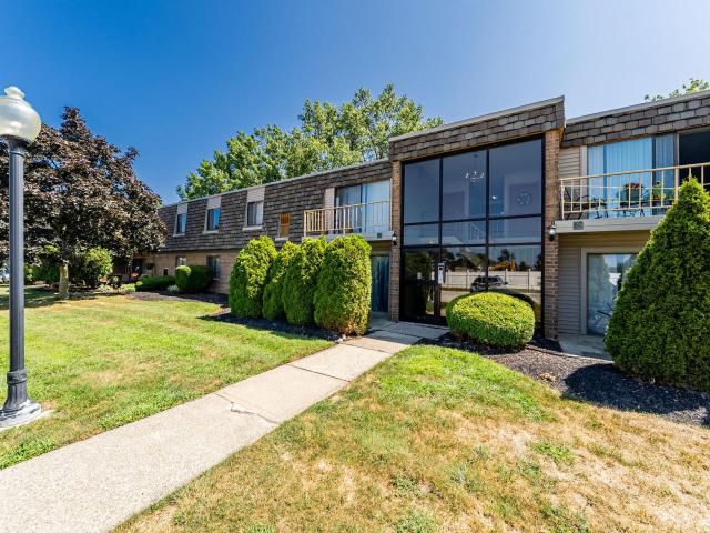 2 BR, 1.5 BA Apartment 34188 Euclid Avenue Unit H 23, Willoughby, OH 44094