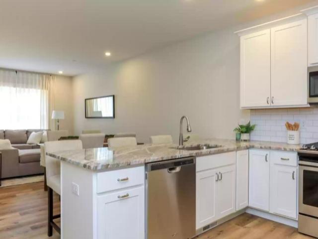 2 BR, 1.5 BA Apartment 34 Ponemah Hill Road, Milford, NH 03055