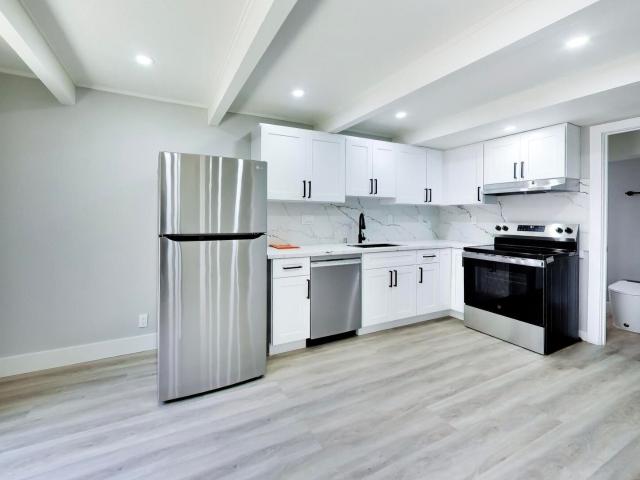 2 BR, 1.5 BA Apartment 3553 Alma Street, Palo Alto, CA 94306