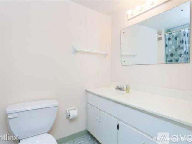 2 BR, 1.5 BA Apartment 3760 S Atlantic Ave, Unit 5, Daytona Beach, FL 32118