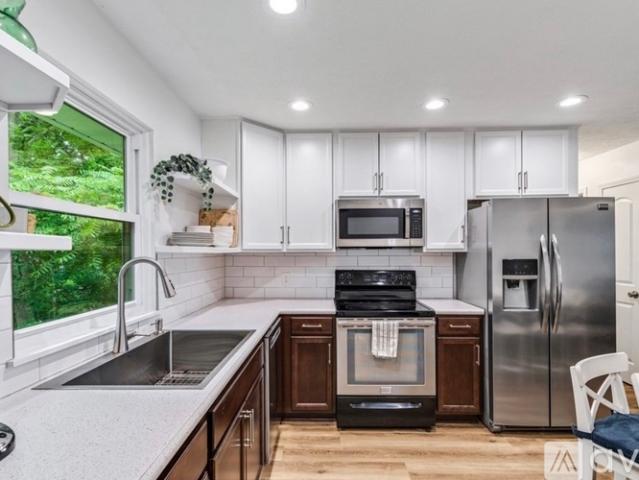 2 BR, 1.5 BA Apartment 3811 Edgepark Drive, Unit 3811, Akron, OH 44319