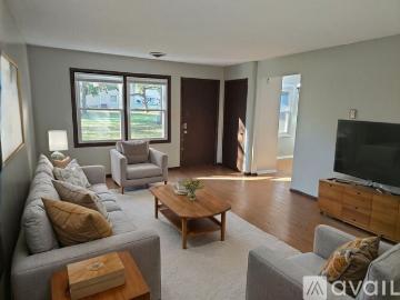 2 BR, 1.5 BA Apartment 3906 N Franklin St, Unit 2 bd 1.5 bath 1008 sq ft Townhome with Private Garage, Muncie, IN 47303