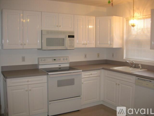 2 BR, 1.5 BA Apartment 7 Donna Lane, Unit 7, Branford, CT 06405