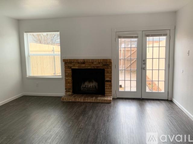 2 BR, 1.5 BA Apartment 4002 Esters Rd, Unit 4002, Irving, TX 75038
