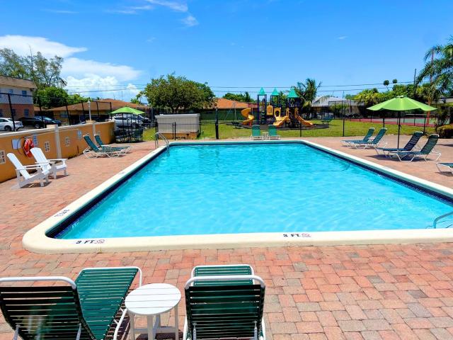 2 BR, 1.5 BA Apartment 401 Northwest 34th Street Unit 215, Fort Lauderdale, FL 33313