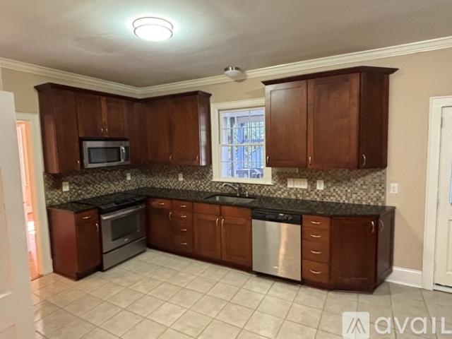 2 BR, 1.5 BA Apartment 414 Fenton Place, Unit A, Charlotte, NC 28207