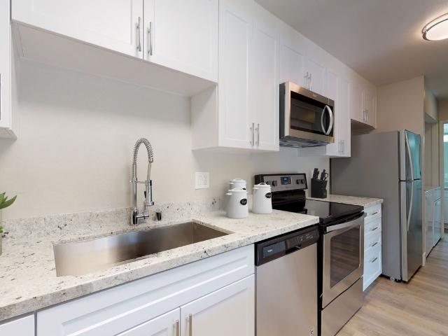 2 BR, 1.5 BA Apartment 410 South Indian Hill Blvd Unit 02, Claremont, CA 91711