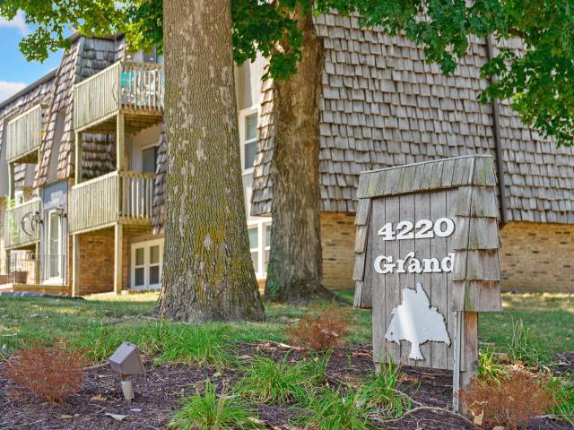 2 BR, 1.5 BA Apartment 4220 Grand Avenue Unit 4220 10, Des Moines, IA 50312