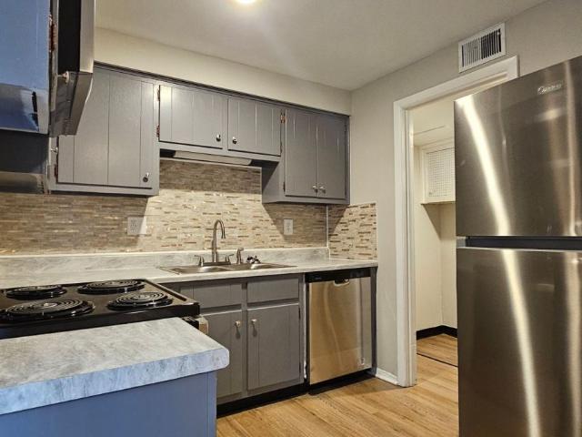 2 BR, 1.5 BA Apartment 4370 Flowerdale Avenue, Apt D Unit 2 beds, 1.5 baths, $1495, Dayton, OH 45429