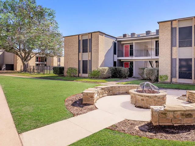 2 BR, 1.5 BA Apartment 4400 Paluxy Dr Unit 1090, Tyler, TX 75703