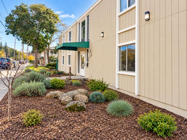 2 BR, 1.5 BA Apartment 475 South E St Santa Rosa, CA 95404