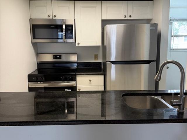 2 BR, 1.5 BA Apartment 4815 West Mc Elroy Avenue, Unit D208, Tampa, FL 33611