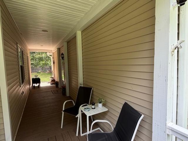2 BR, 1.5 BA Apartment 4 Lake Drive, Unit B, Oxford, CT 06478