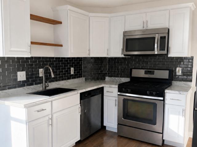 2 BR, 1.5 BA Apartment 4 State Street, Unit 4, Taunton, MA 02780