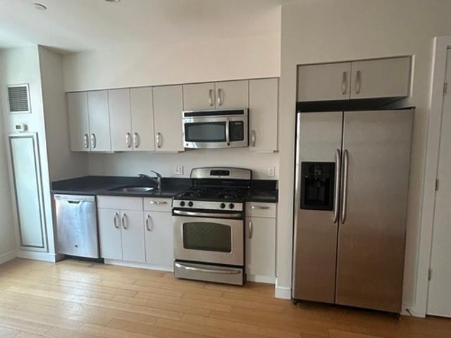 2 BR, 1.5 BA Apartment 601 Albany Street, Unit 605, Boston, MA 02116