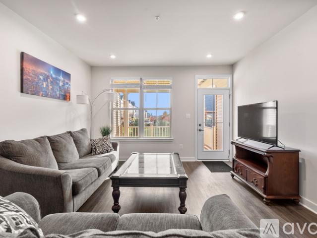 2 BR, 1.5 BA Apartment 6147 Dock St, Unit Upper Floor, Frederick, MD 21703
