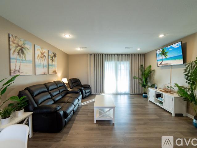 2 BR, 1.5 BA Apartment 6300 Pinetree Avenue, Unit b, Panama City Beach, FL 32408