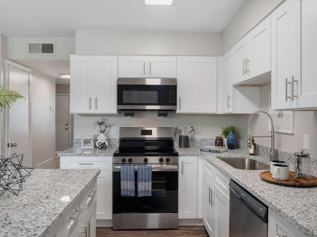 2 BR, 1.5 BA Apartment 6490 US Hwy 49N Unit 161, Hattiesburg, MS 39401