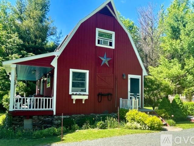 2 BR, 1.5 BA Apartment 64 Van Ettan Road, Prattsville, NY 12468