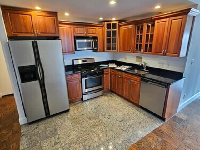 2 BR, 1.5 BA Apartment 65 E India Row, Unit 17G, Boston, MA 02110