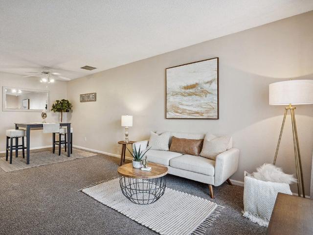 2 BR, 1.5 BA Apartment 6741 C Avenue Northeast Unit 6715 1, Cedar Rapids, IA 52402
