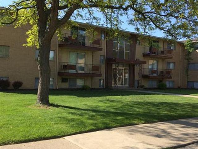 2 BR, 1.5 BA Apartment 6961 Pearl Rd Apt. 2 Unit 61 04, Cleveland, OH 44130