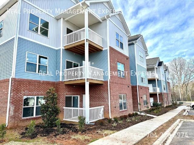 2 BR, 1.5 BA Apartment 7018 Star Oaks Lane, Charlotte, NC 28262