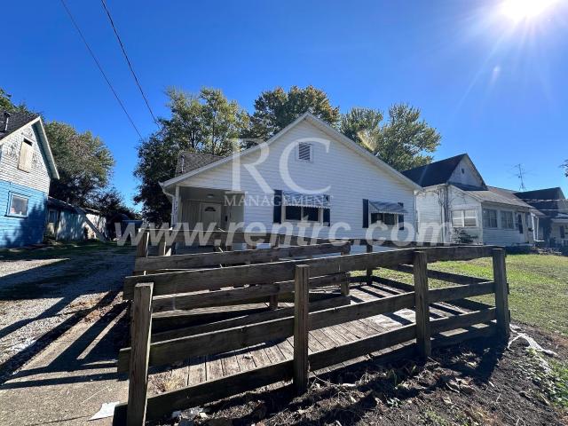 2 BR, 1.5 BA Apartment 711 Florida, Danville, IL 61832