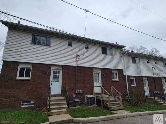 2 BR, 1.5 BA Apartment 72 S Thomas Rd, Unit 12, Tallmadge, OH 44278