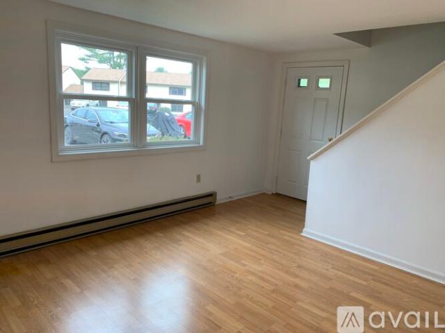 2 BR, 1.5 BA Apartment 742 Daniel Shays Hwy, Unit 3D, Athol, MA 01331