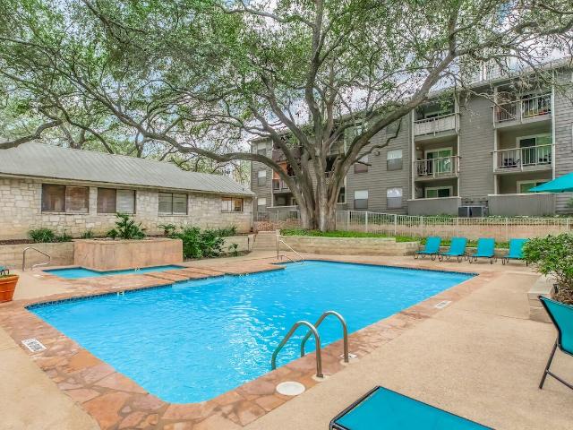 2 BR, 1.5 BA Apartment 7667 Callaghan Rd Unit 1404, San Antonio, TX 78229