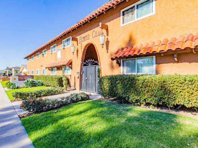 2 BR, 1.5 BA Apartment 8071 E. 7th Street Unit 05, Buena Park, CA 90621