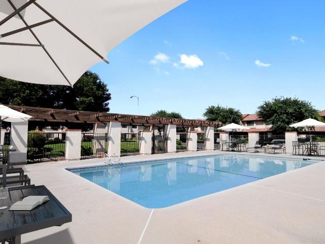 2 BR, 1.5 BA Apartment 801 North Granada Drive Unit 2C, Madera, CA 93637