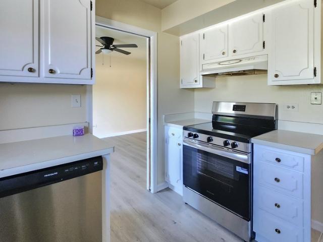 2 BR, 1.5 BA Apartment 818 Concord Lane, Barrington, IL 60010