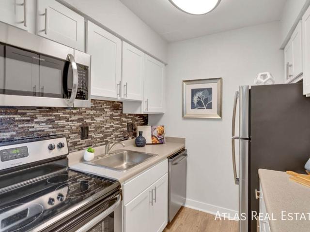 2 BR, 1.5 BA Apartment 818 S Dexter Street, Denver, CO 80246