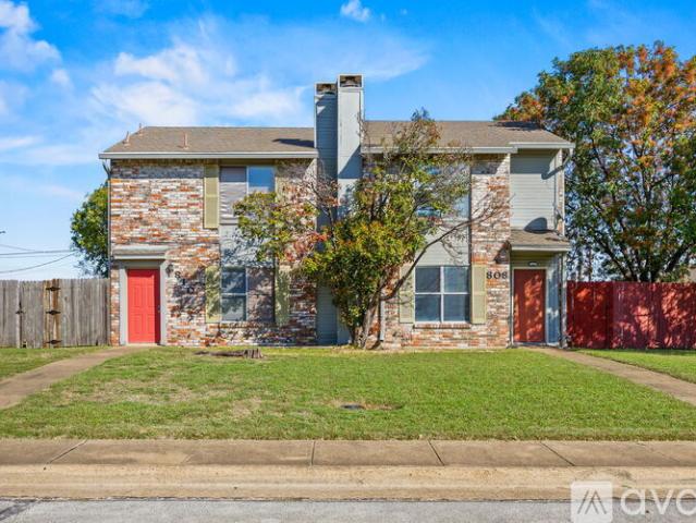 2 BR, 1.5 BA Apartment 810 Redbud Drive, Unit 810 Redbud, DeSoto, TX 75115