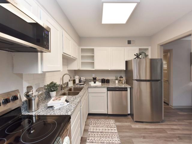 2 BR, 1.5 BA Apartment 811 Antique Court Unit H 6425, Indianapolis, IN 46260